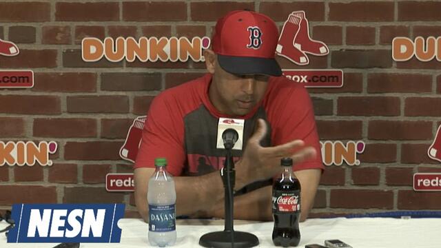 Алекс Кора реагира на церемонията на Тайлър Скаг