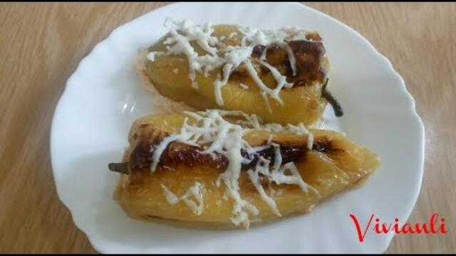 Пълнени чушки с яйца и сирене